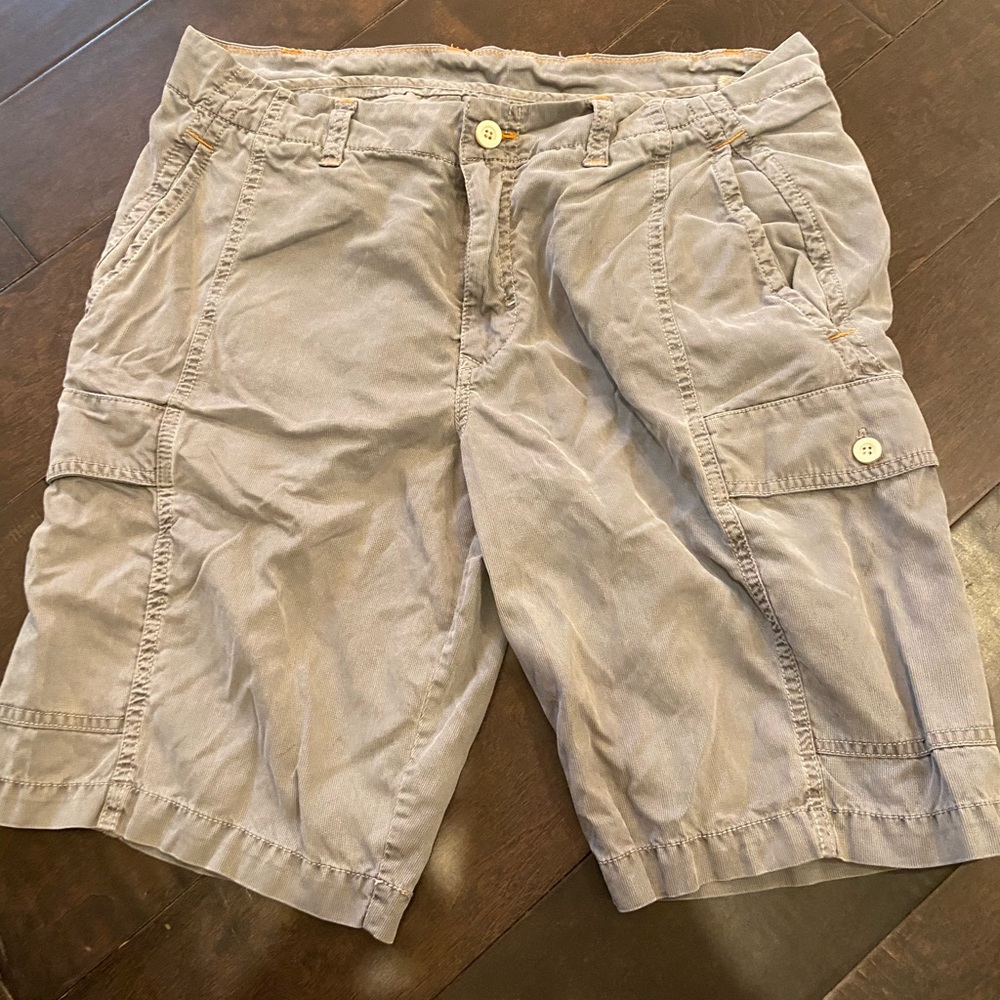 Men’s Tommy bahama size 34 cargo shorts